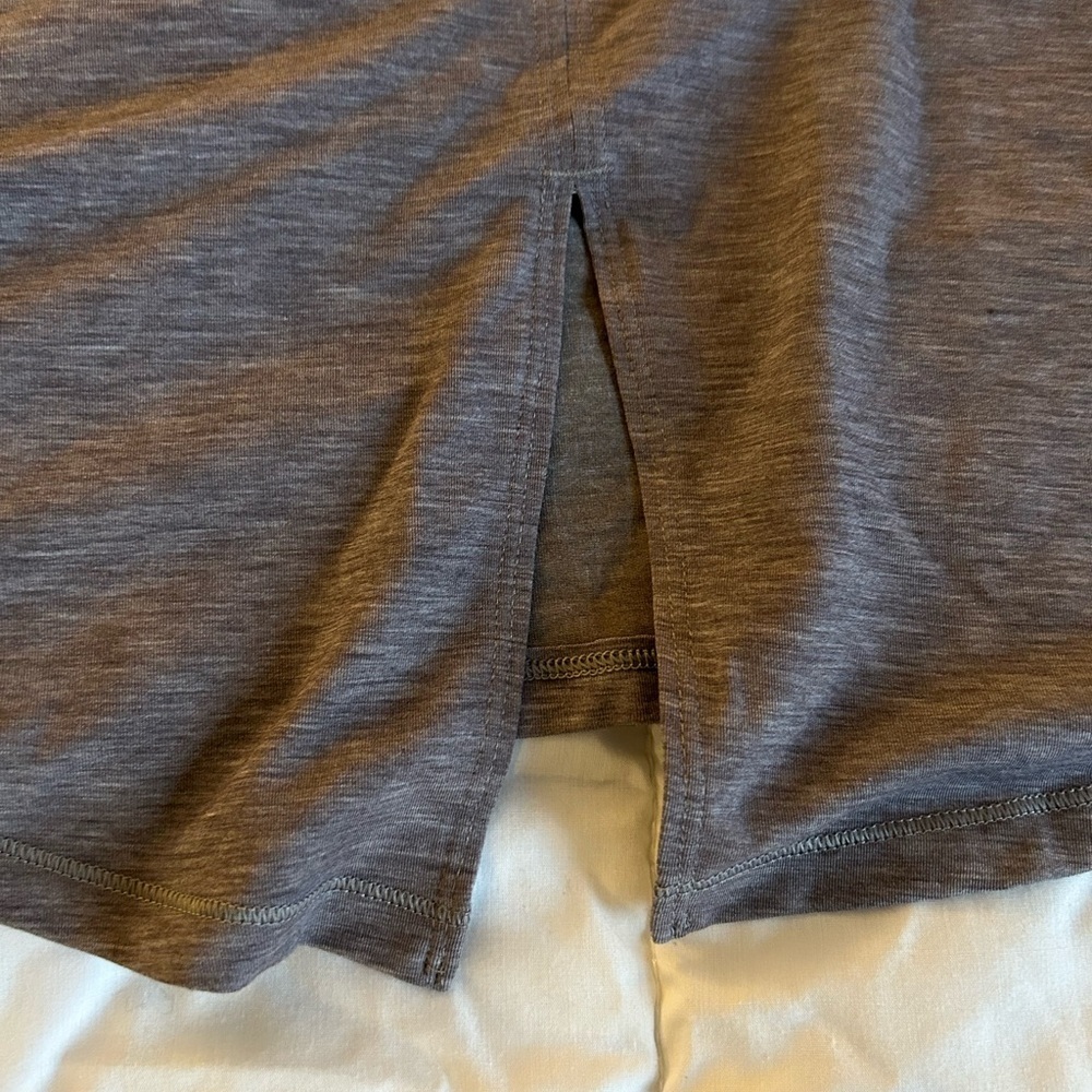 Under Armour Women’s Long-Sleeve Workout Top Split Back Mesh Detail Cut Out Sz M - Picture 7 of 11